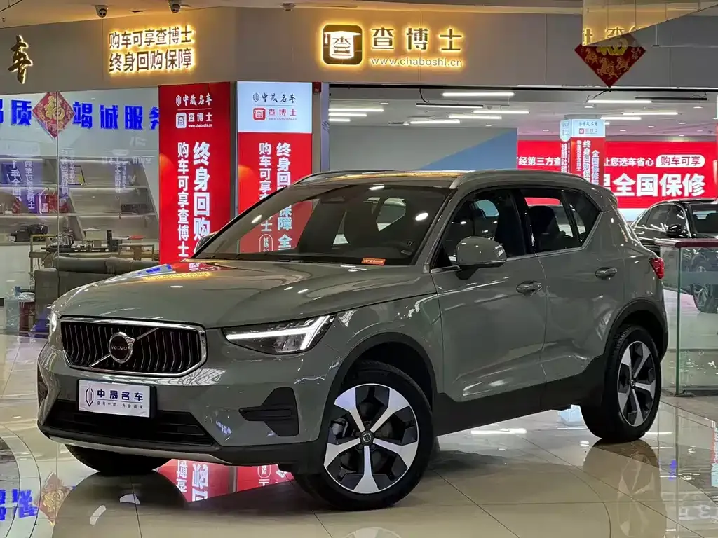Volvo XC40 — фото 1