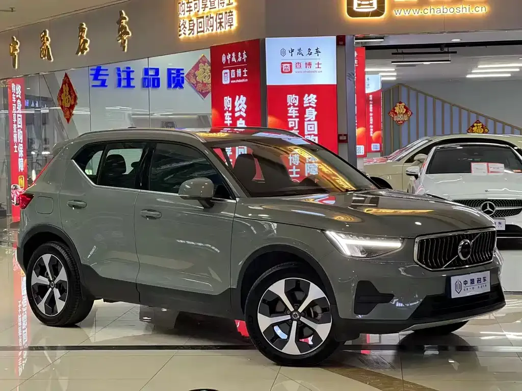 Volvo XC40 — фото 7
