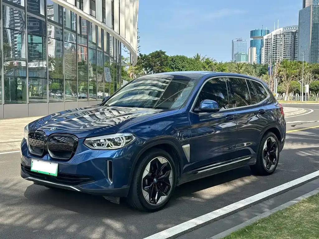 BMW iX3 — фото 1