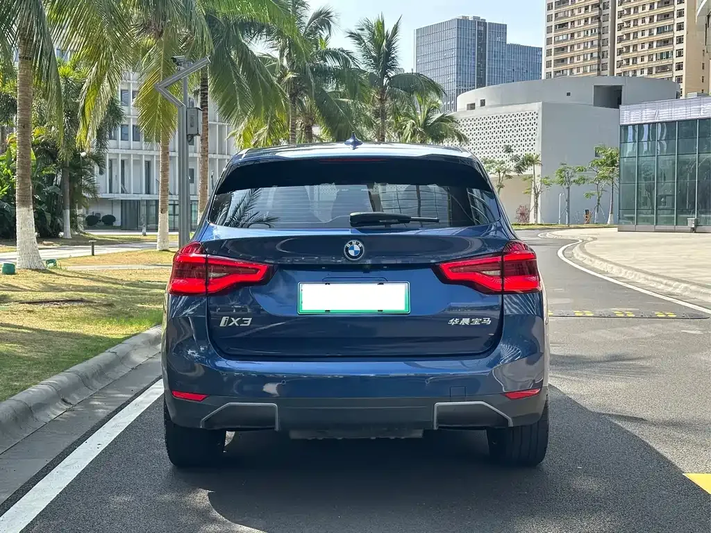 BMW iX3 — фото 3