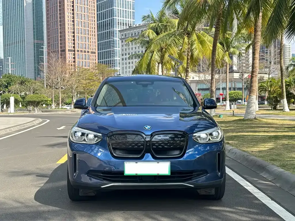 BMW iX3 — фото 4