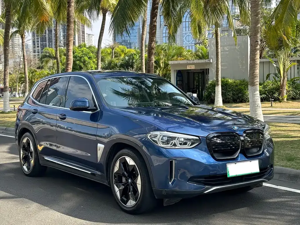 BMW iX3 — фото 8