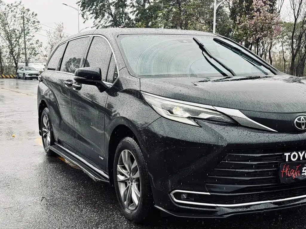 Toyota Sienna — фото 10