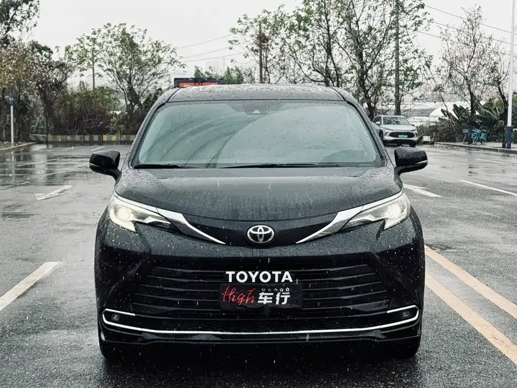 Toyota Sienna — фото 6