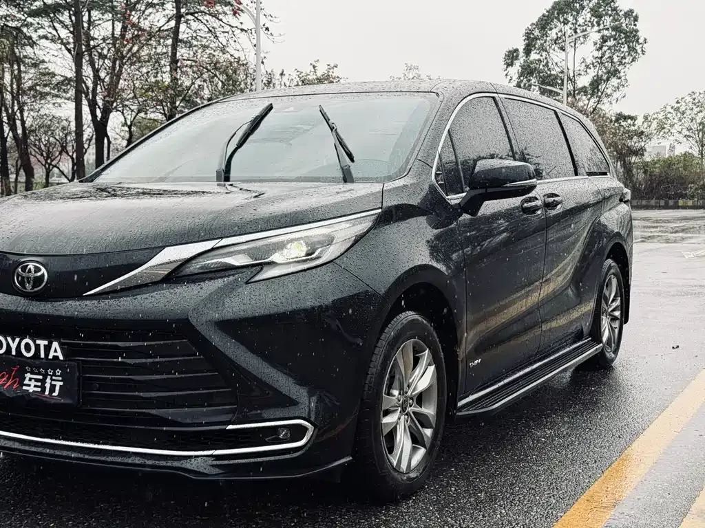 Toyota Sienna — фото 9
