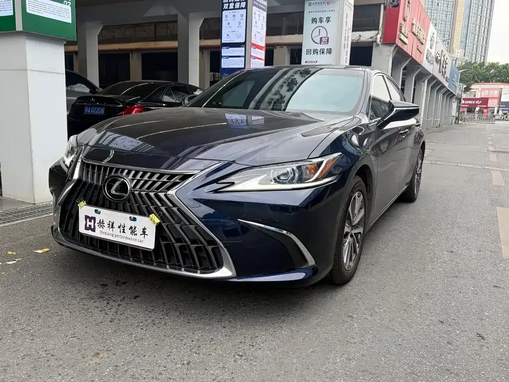 Lexus ES — фото 1