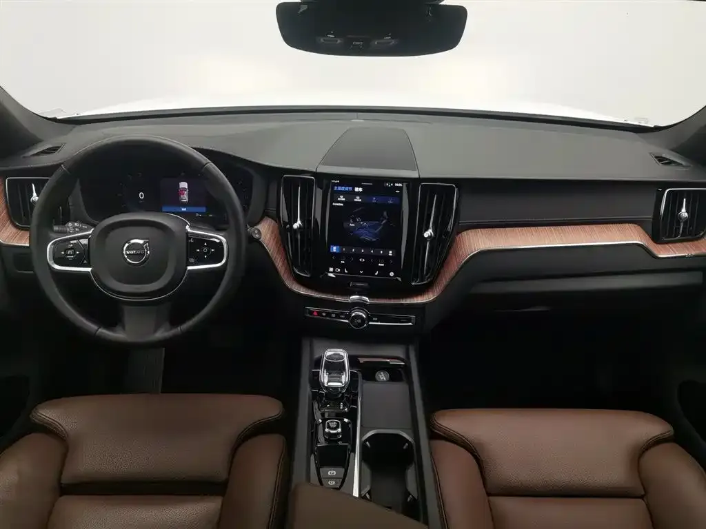 Volvo XC60 — фото 9