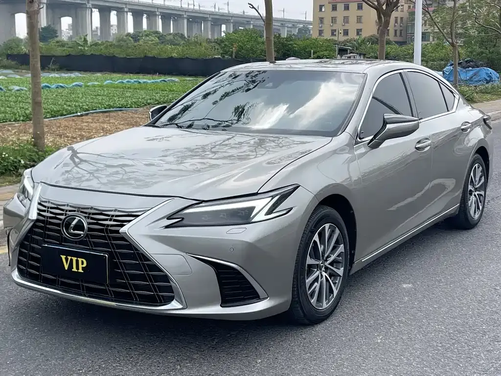 Lexus ES — фото 1