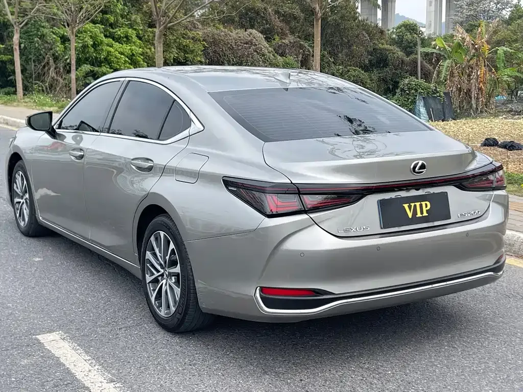 Lexus ES — фото 7