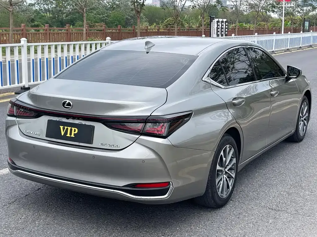 Lexus ES — фото 10