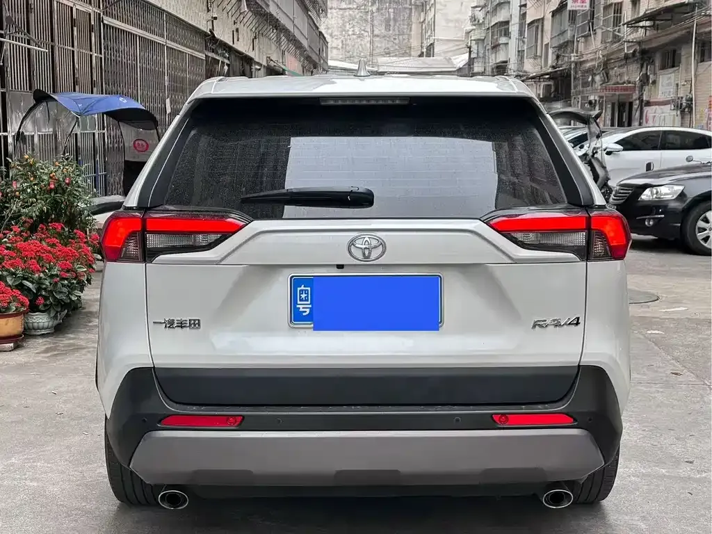 Toyota RAV4 — фото 4