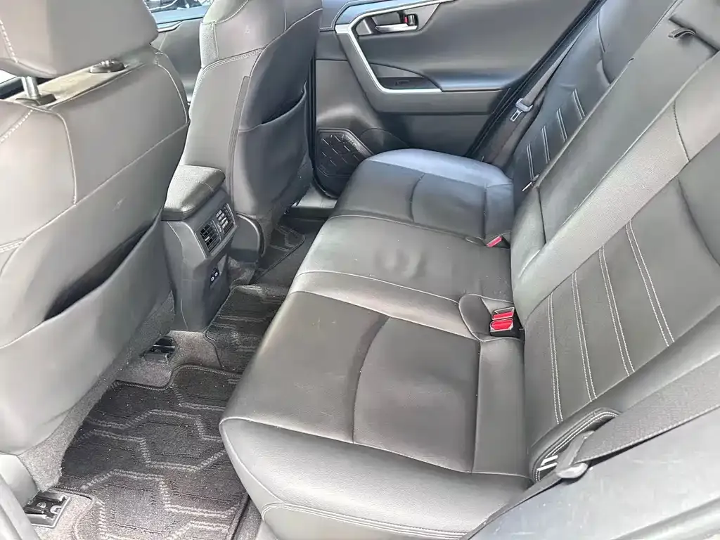 Toyota RAV4 — фото 3