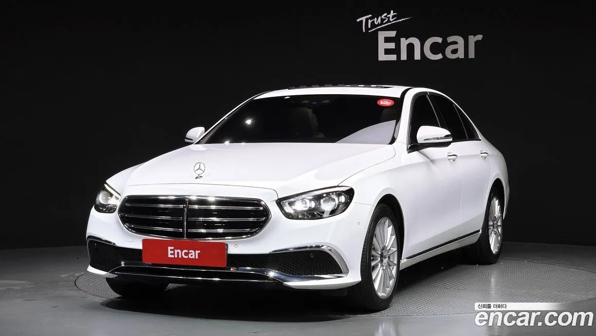 Mercedes-Benz E-Class — фото 1