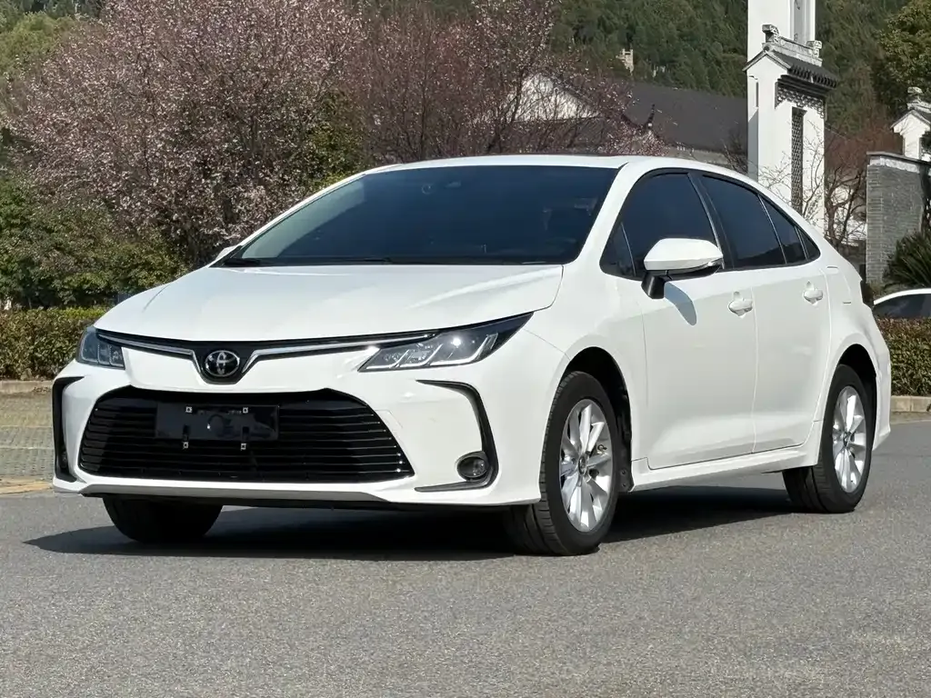 Toyota Corolla — фото 1