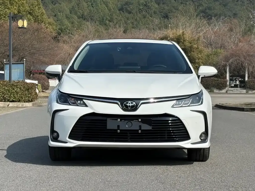 Toyota Corolla — фото 2