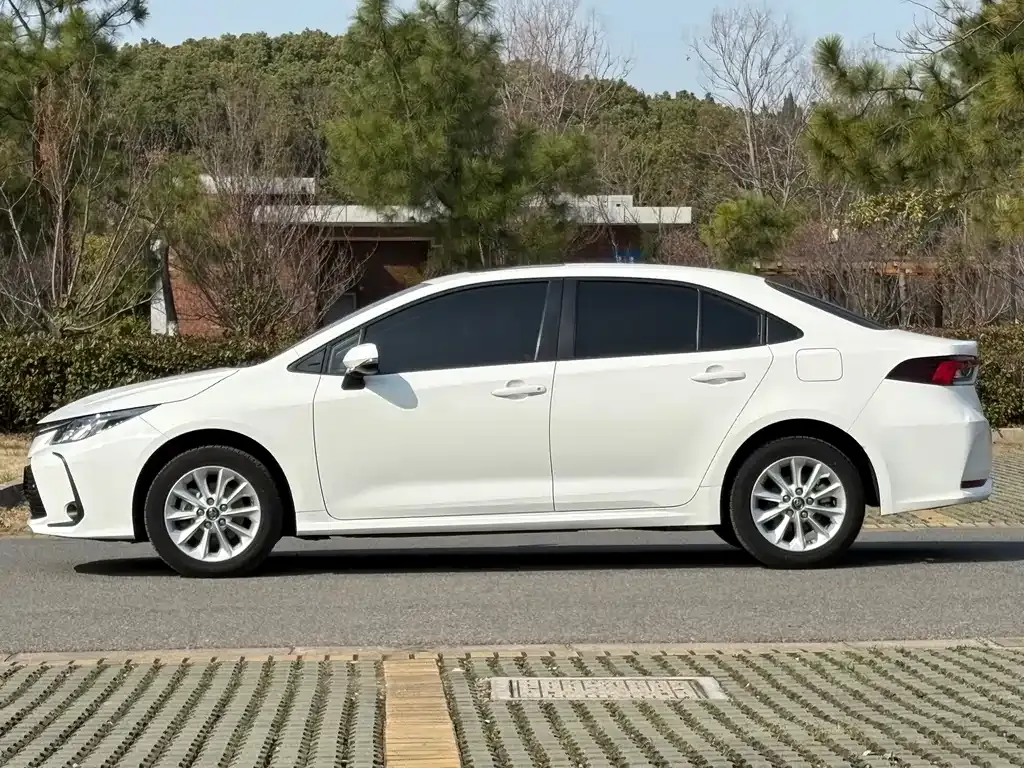 Toyota Corolla — фото 10