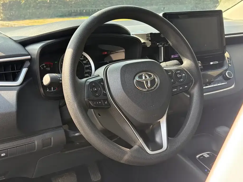 Toyota Corolla — фото 4