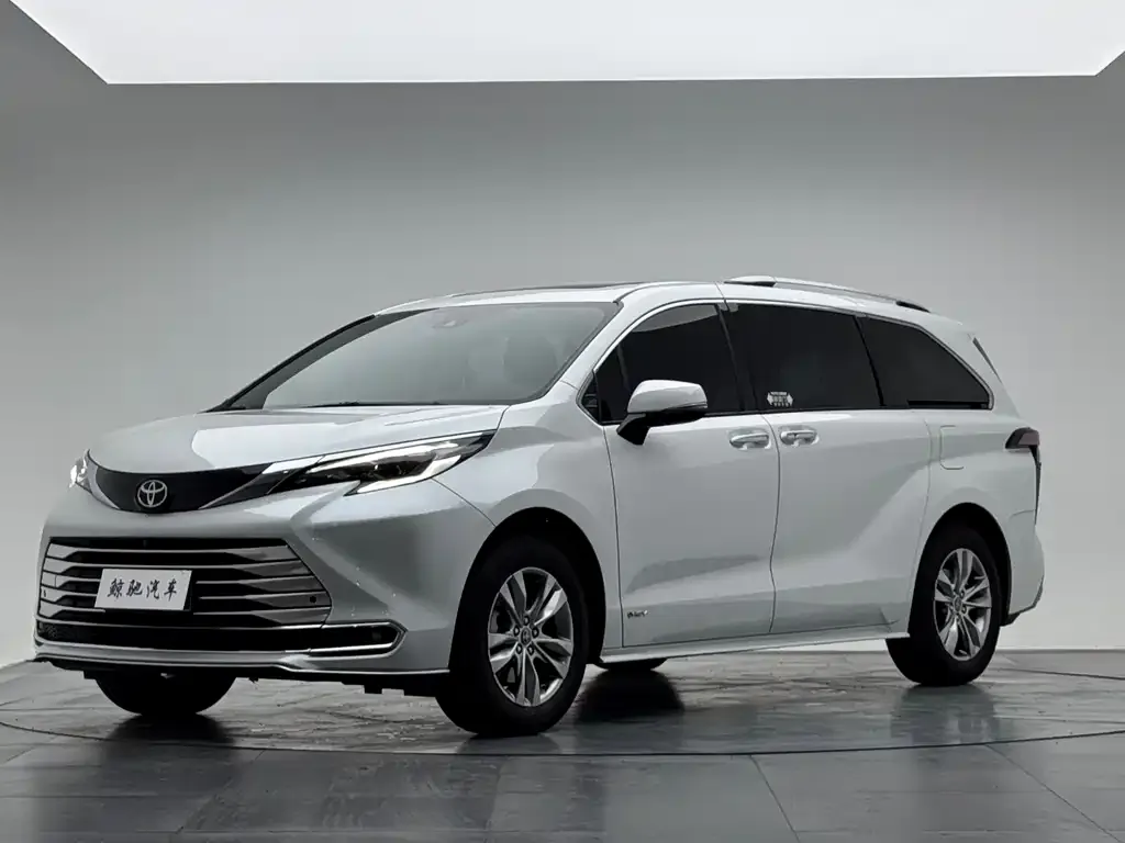 Toyota Sienna — фото 1