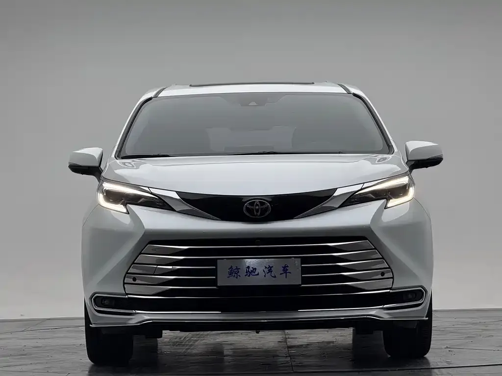 Toyota Sienna — фото 2
