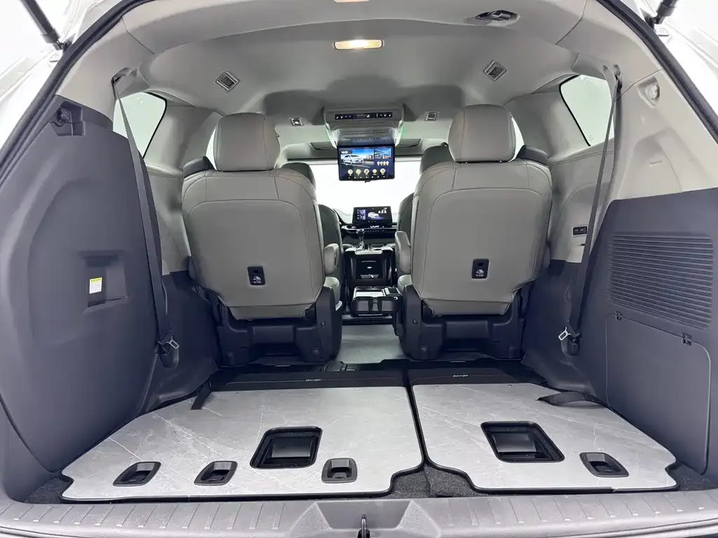 Toyota Sienna — фото 9