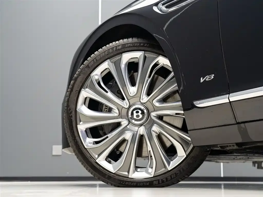 Bentley Flying Spur — фото 9
