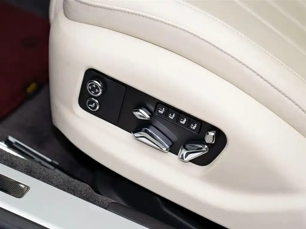 Bentley Flying Spur — фото 5