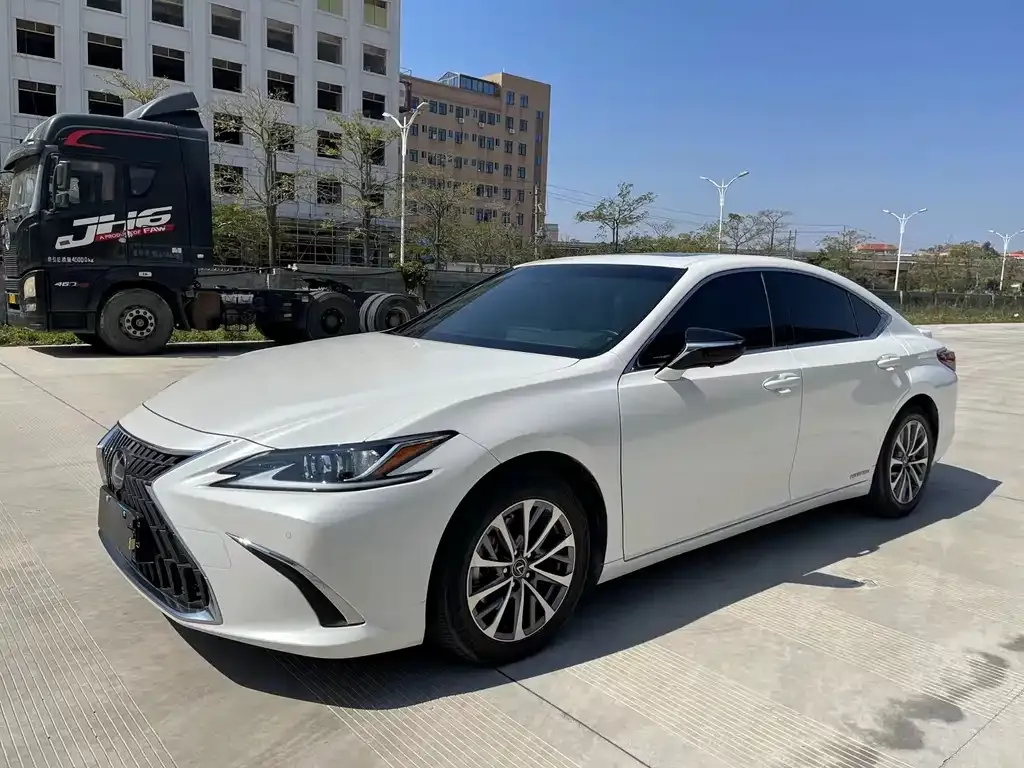 Lexus ES — фото 1