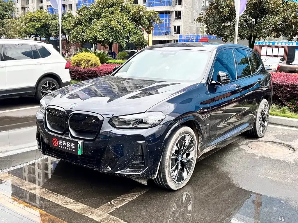 BMW iX3 — фото 1