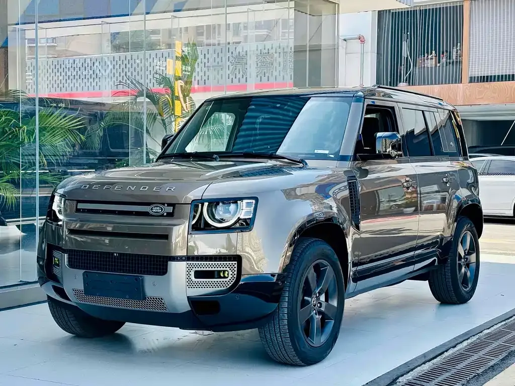Land Rover Defender — фото 1