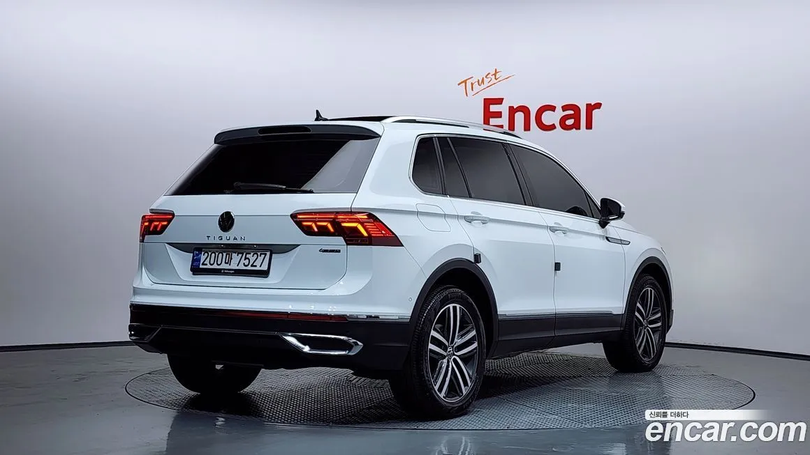 Volkswagen Tiguan — фото 6