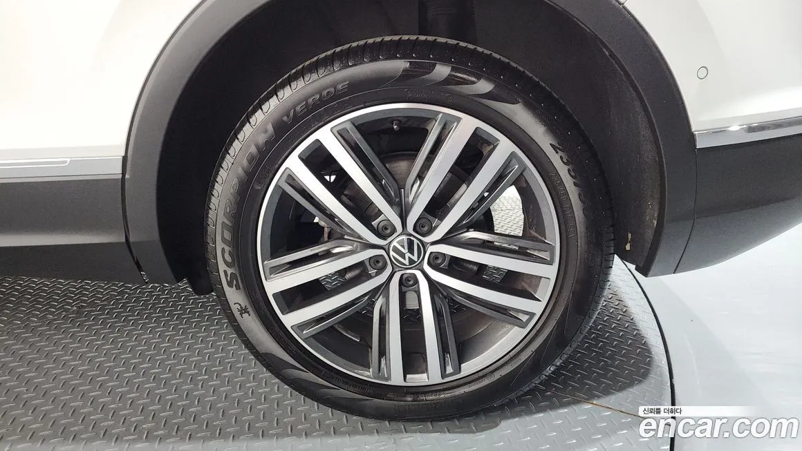 Volkswagen Tiguan — фото 9