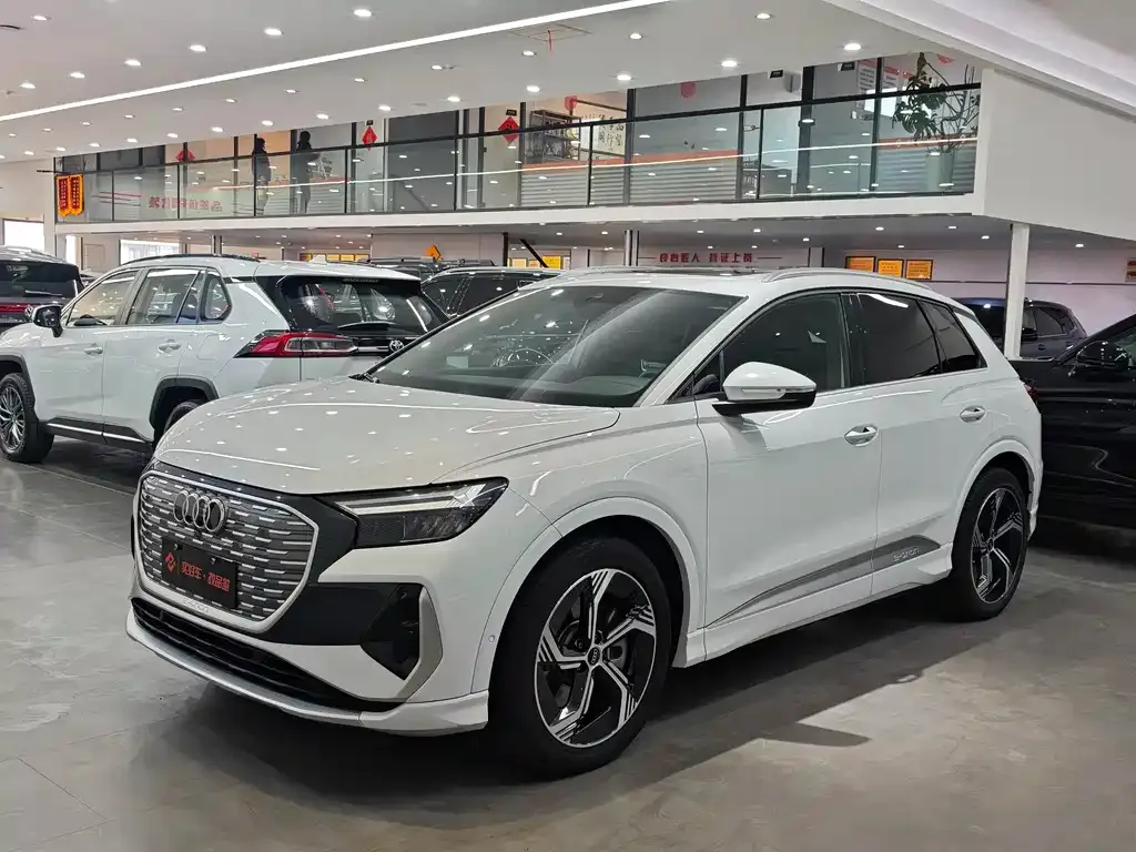 Audi Q4 e-tron — фото 1