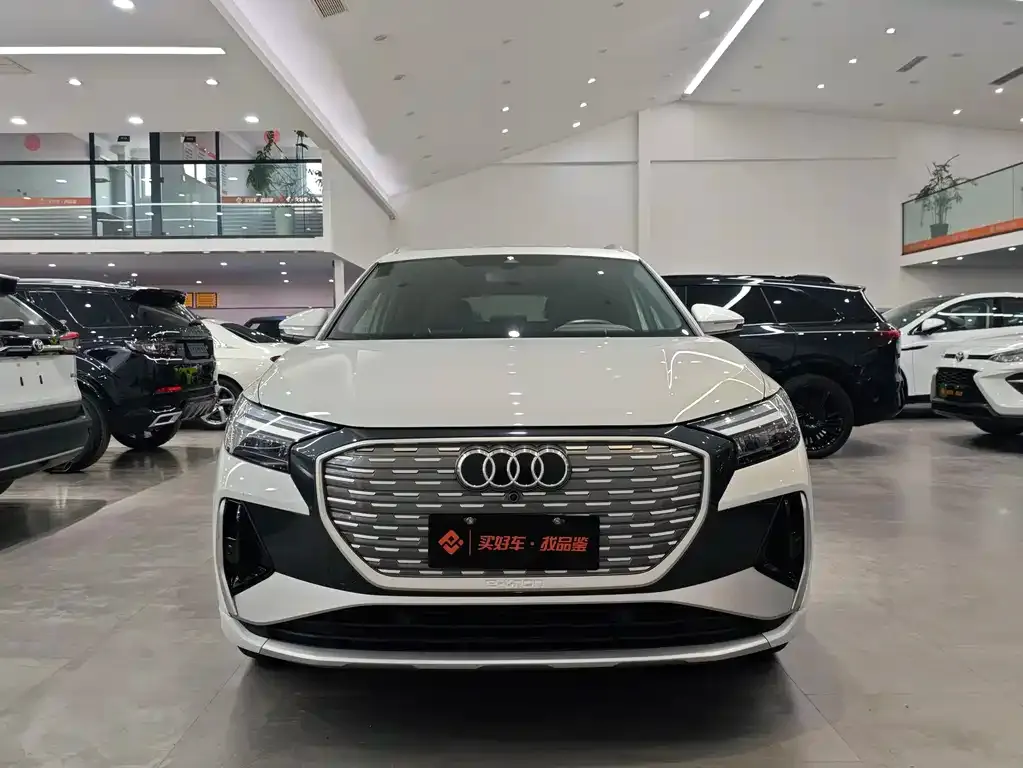 Audi Q4 e-tron — фото 3