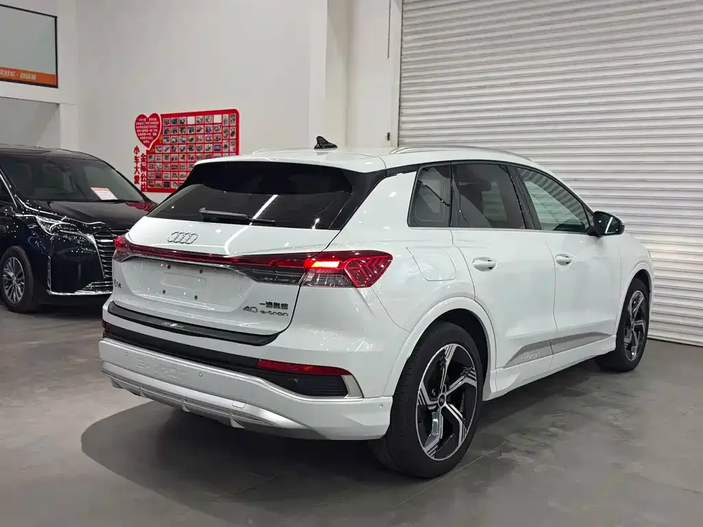 Audi Q4 e-tron — фото 2