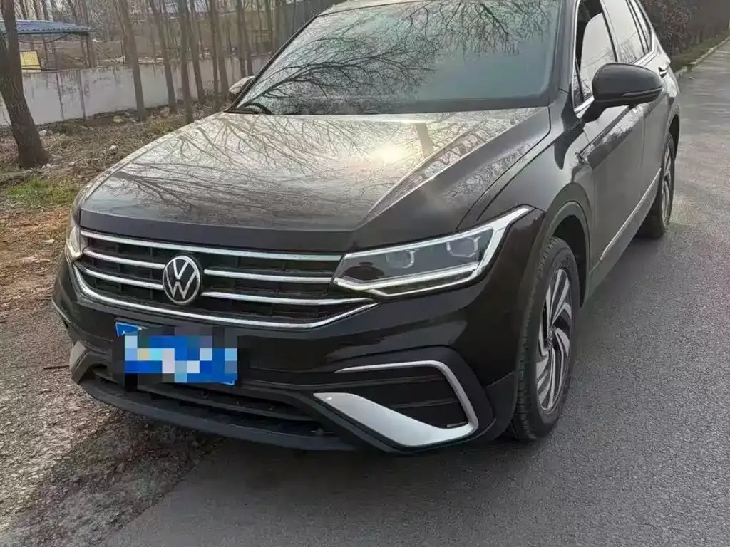 Volkswagen Tiguan L — фото 1