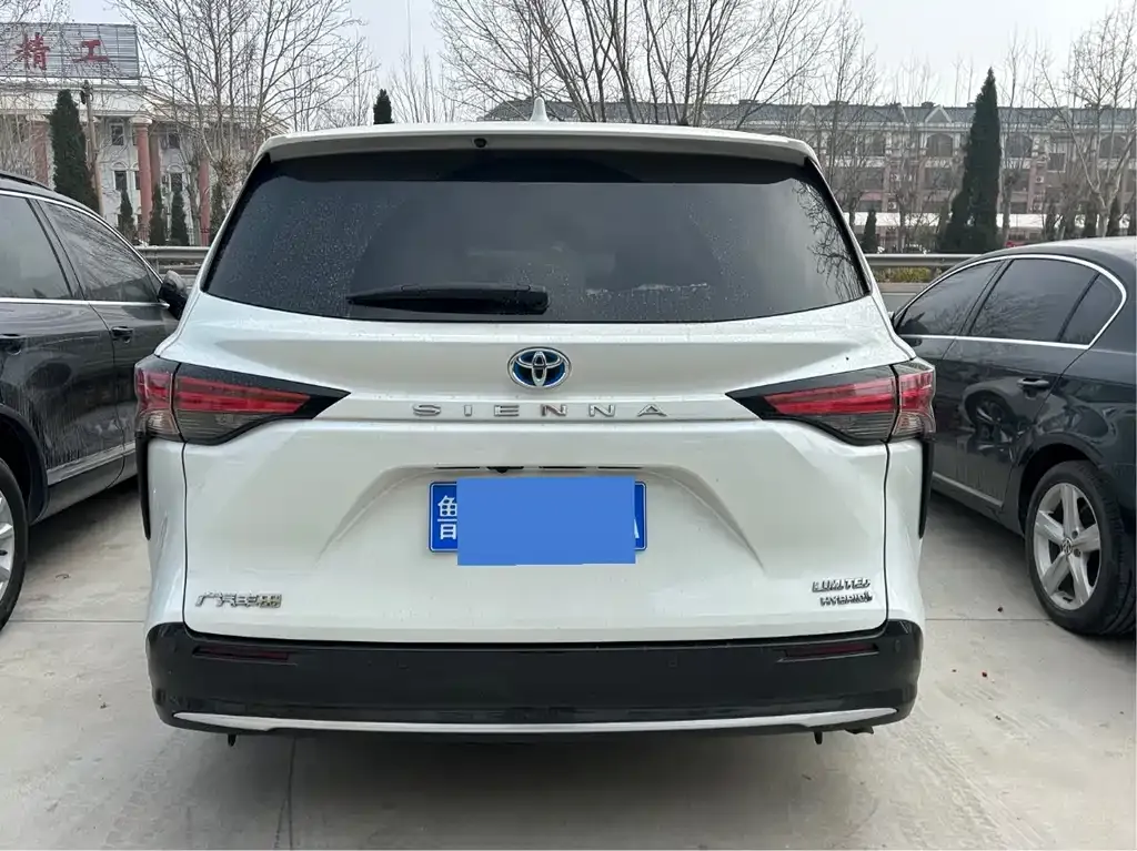 Toyota Sienna — фото 5