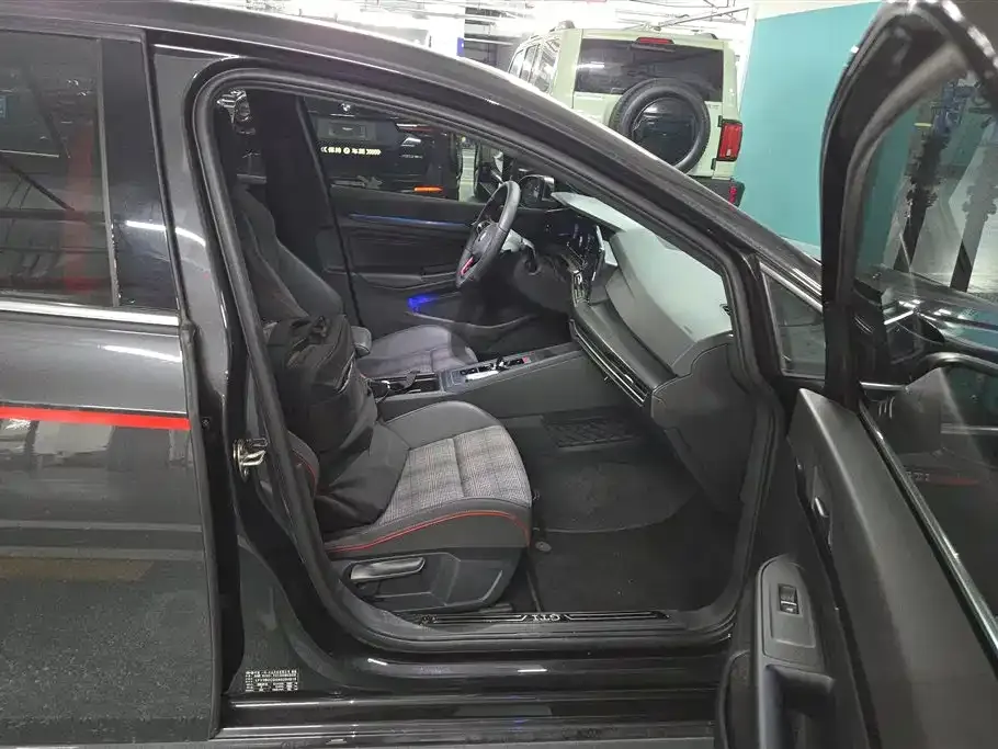 Volkswagen Golf GTI — фото 10