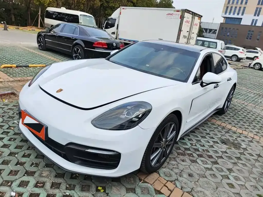 Porsche Panamera — фото 1