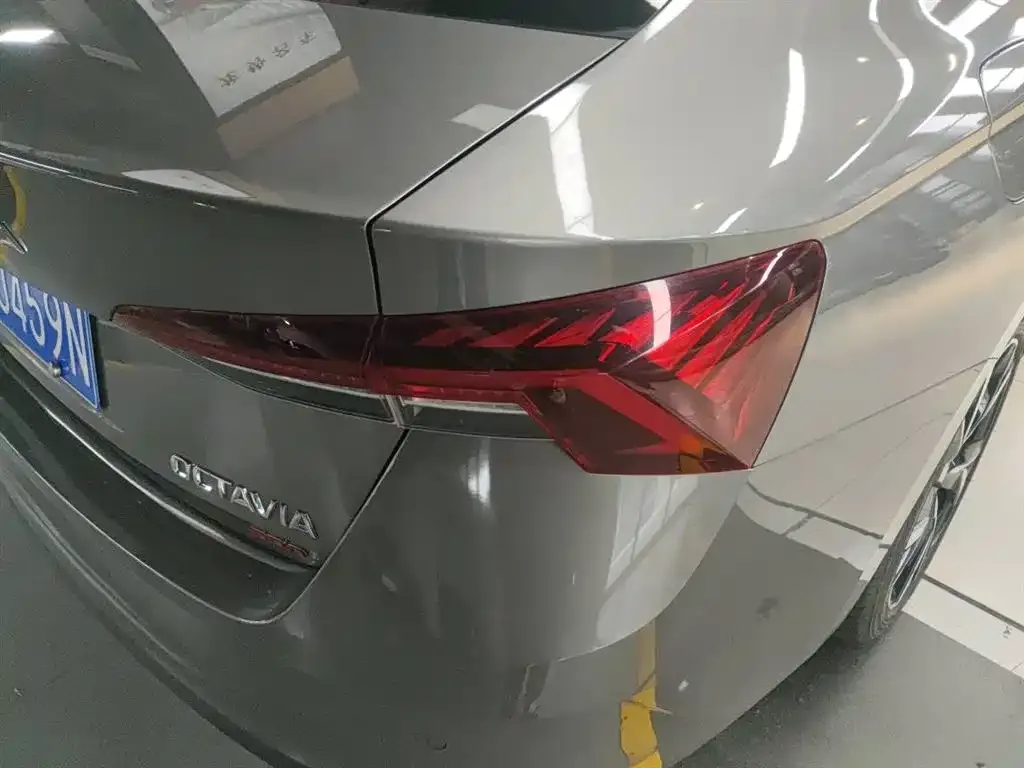 Skoda Octavia — фото 5
