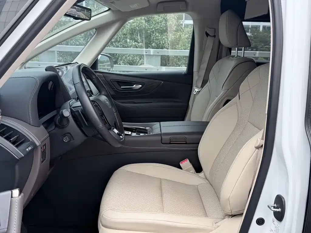 Toyota Alphard — фото 4