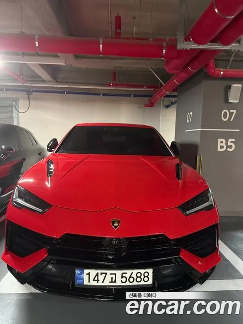 Lamborghini Urus — фото 1