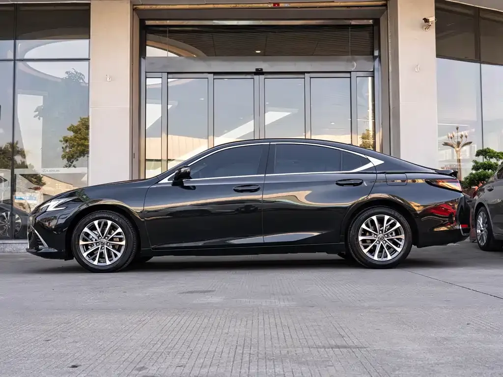 Lexus ES — фото 10