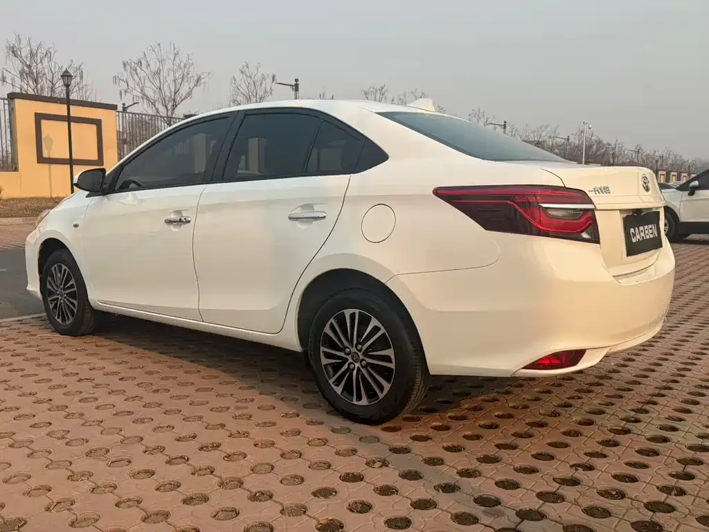 Toyota Vios — фото 10