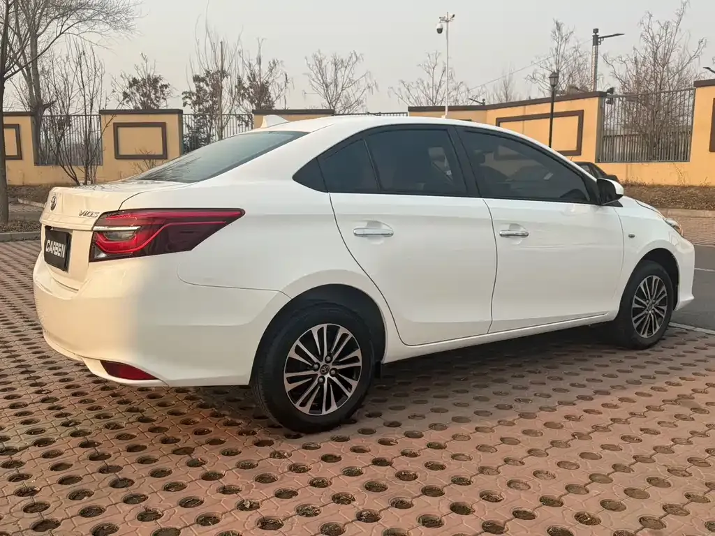 Toyota Vios — фото 6