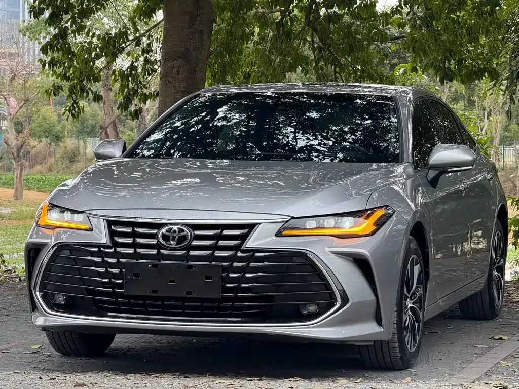 Toyota Avalon — фото 1