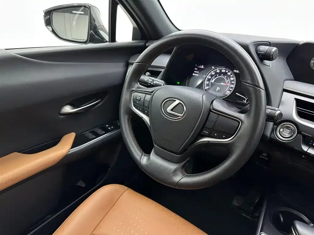 Lexus UX — фото 10