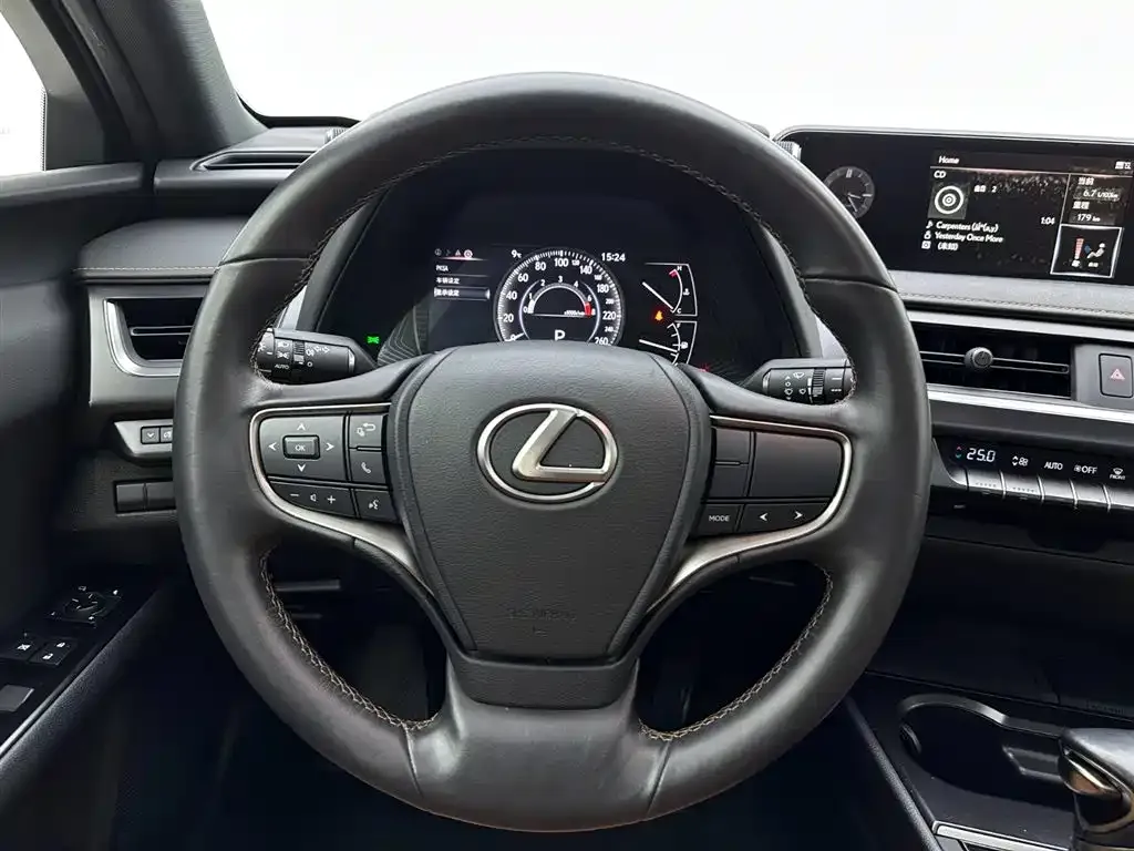 Lexus UX — фото 9