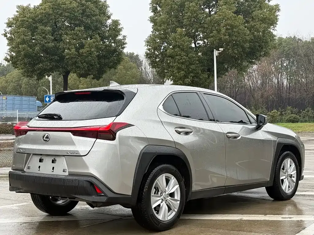 Lexus UX — фото 10