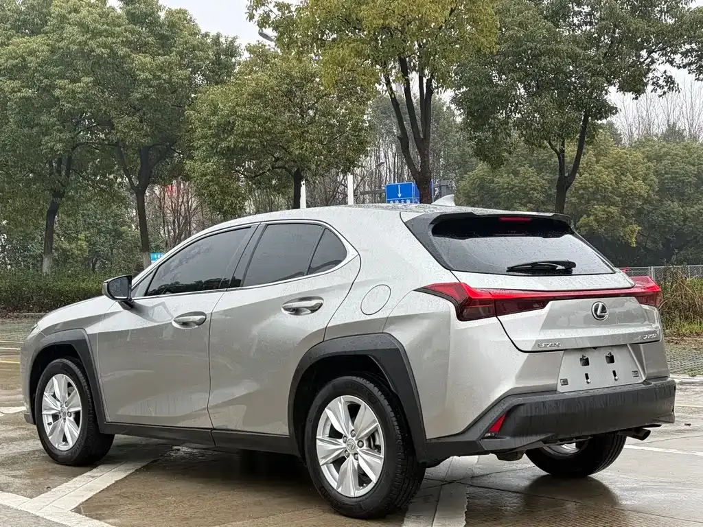 Lexus UX — фото 9