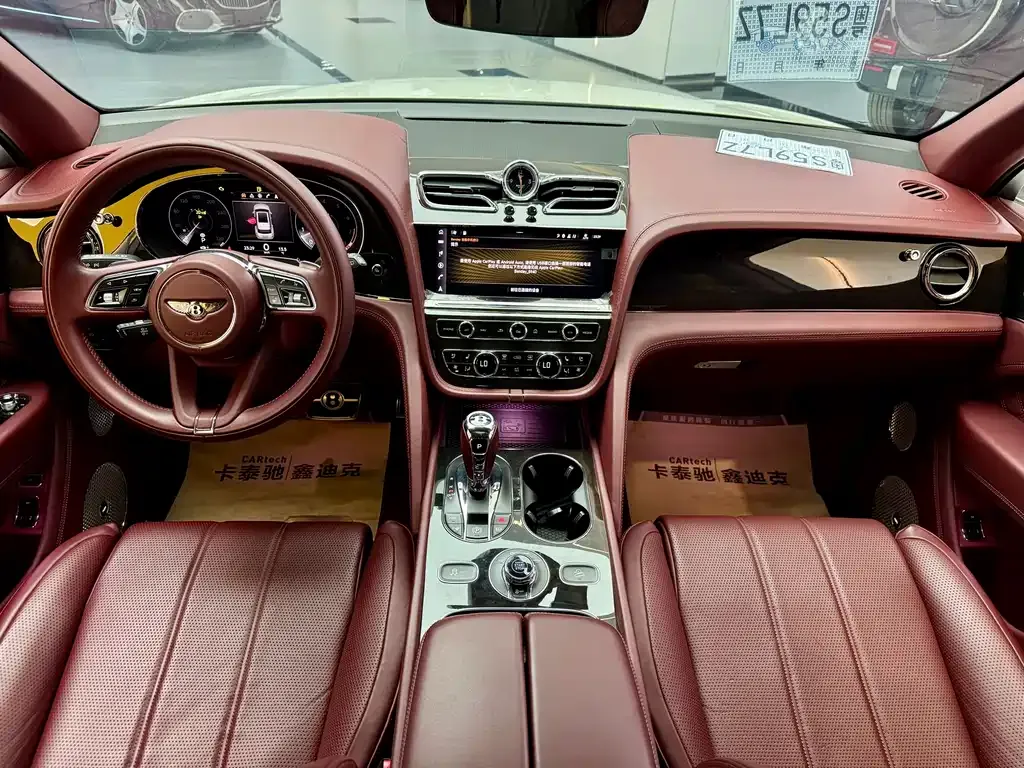Bentley Bentayga — фото 10